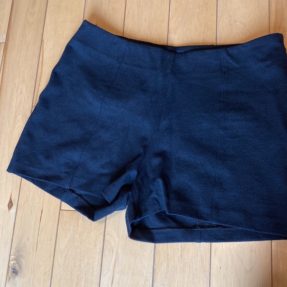 Kit and Ace Shorts - Picture 3 of 4